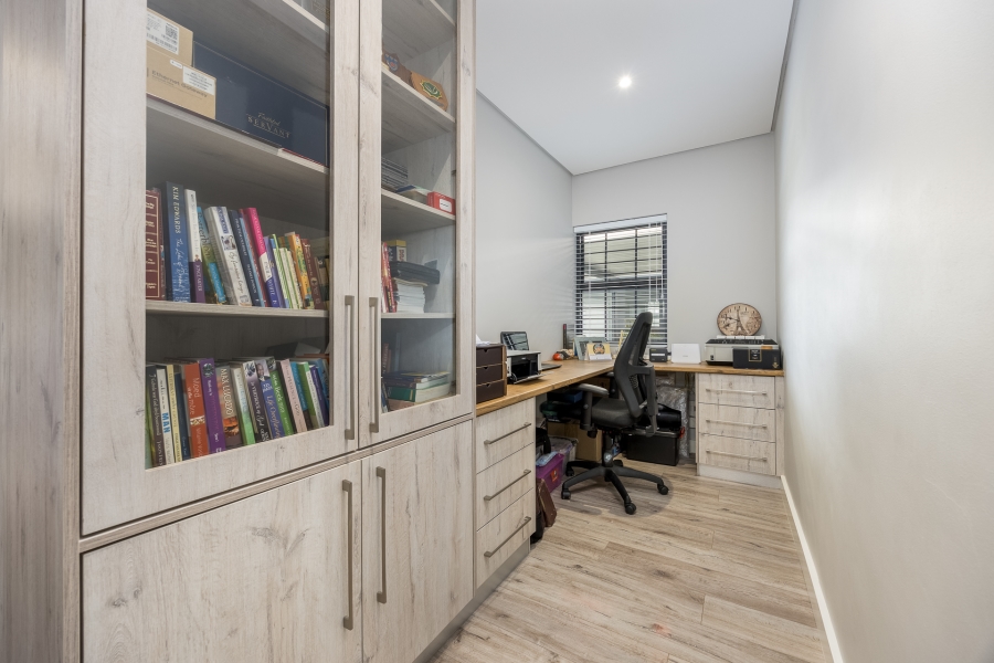 4 Bedroom Property for Sale in Vierlanden Western Cape
